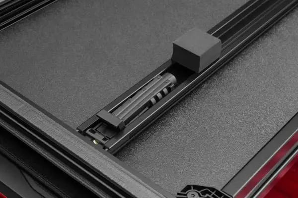 Lund 15-17 Chevy Colorado Fleetside (5ft. Bed) Hard Fold Tonneau Cover - Black thumbnail 4