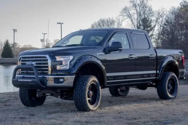 Lund 04-18 Ford F-150 (Excl. Heritage) Bull Bar w/Light & Wiring - Black thumbnail 4