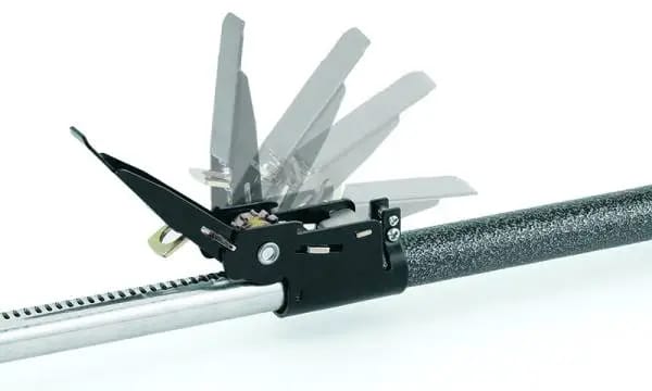 Lund Universal Ratcheting Cargo Bar - Black thumbnail 4