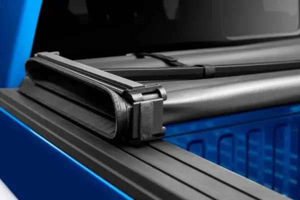 Lund 15-18 Ford F-150 (5.5ft. Bed) Genesis Tri-Fold Tonneau Cover - Black thumbnail 4