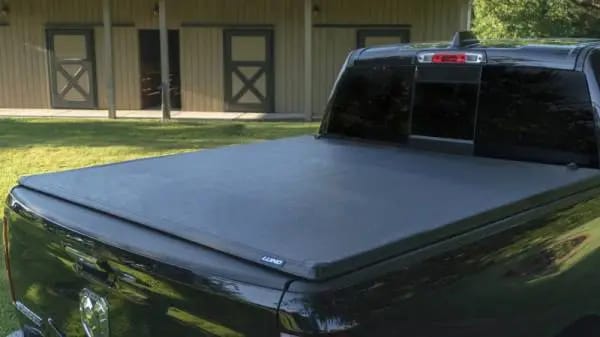 Lund 99-07 Chevy Silverado 1500 (6.5ft. Bed) Genesis Tri-Fold Tonneau Cover - Black thumbnail 10