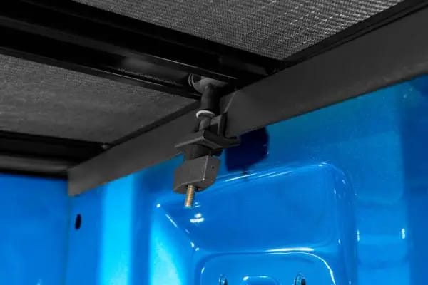 Lund 04-12 Chevy Colorado (5ft. Bed) Genesis Elite Tri-Fold Tonneau Cover - Black thumbnail 2