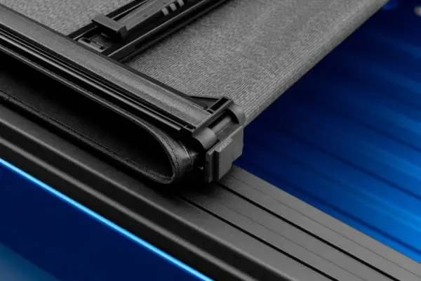 Lund 04-12 Chevy Colorado (5ft. Bed) Genesis Elite Tri-Fold Tonneau Cover - Black thumbnail 3