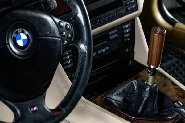 Mishimoto Non-Threaded Shifter Adapter Kit - Black thumbnail 4