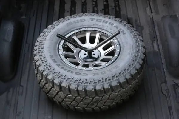 Fabtech Universal Spare Tire Flat Mount - Black thumbnail 3