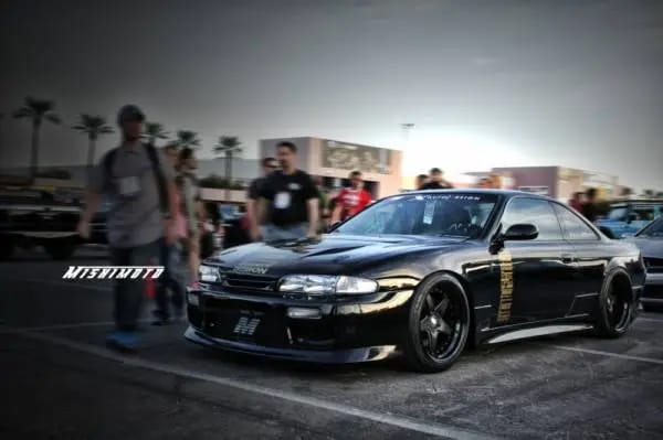 Mishimoto Universal Silver R Line Intercooler Overall Size: 31x12x4 Core Size: 24x12x4 Inlet /Outlet thumbnail 13