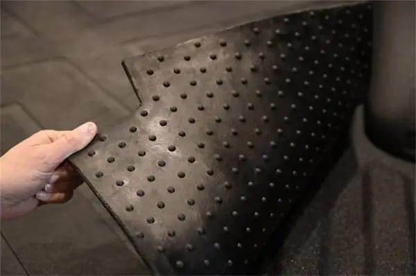Deezee 15-23 Chevrolet/GMC Colorado/Canyon Heavyweight Bed Mat - Custom Fit 5Ft Bed (X Pattern) thumbnail 2