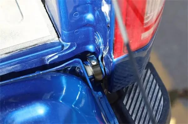 Deezee Universal Chevrolet Silverado/ColoradoTundra Tailgate Lock thumbnail 4