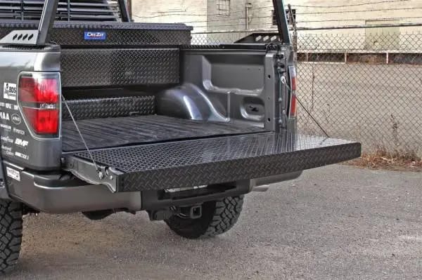 Deezee 17-23 Ford SuperDuty Tailgate Protector Full Black-Tread thumbnail 2