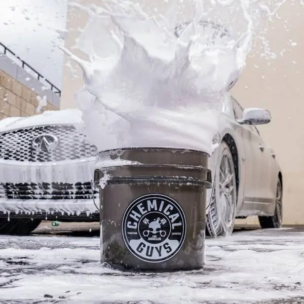 Chemical Guys Heavy Duty Detailing Bucket Smoked Black (4.5 Gal) thumbnail 3