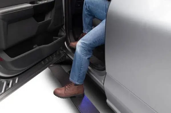 AMP Research 2004-2007 Ford F250/F350/450 All Cabs PowerStep - Black thumbnail 2