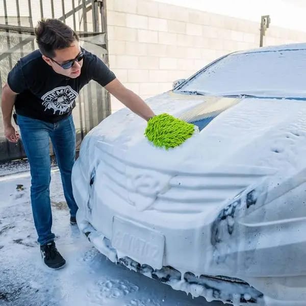 Chemical Guys Chenille Premium Scratch-Free Microfiber Wash Mitt thumbnail 4